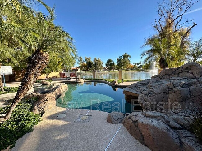 Building Photo - 5711 W Linda Ln