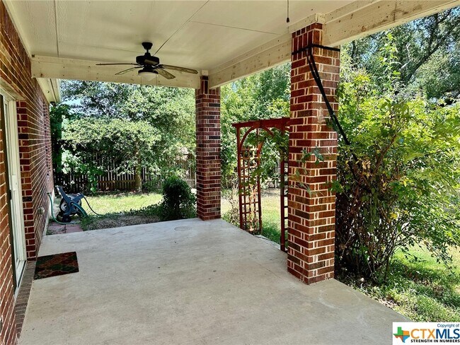 Building Photo - 413 Hunters Hill Dr