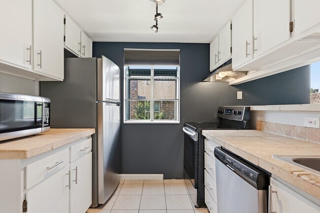 Building Photo - 3021 S Ursula Cir