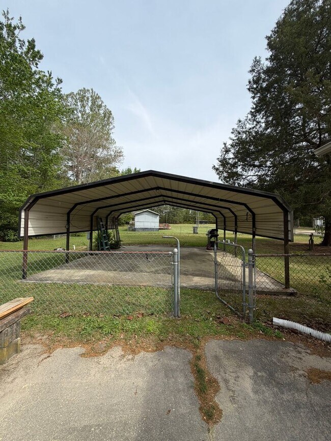 Building Photo - 3008 James Dail Rd