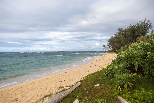 Building Photo - Oceanfront Malaekahana 3 bed / 2 bath Reno...