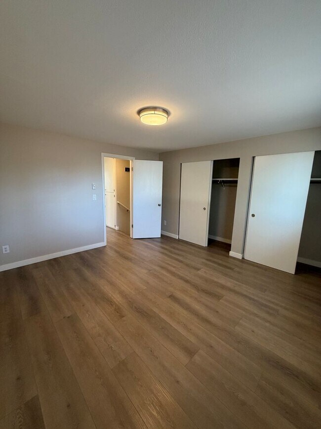 Building Photo - 6518 Elliott Way
