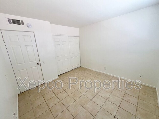 Building Photo - 555 E Cottonwood Rd