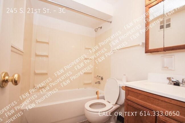 Building Photo - 245 S 21st St