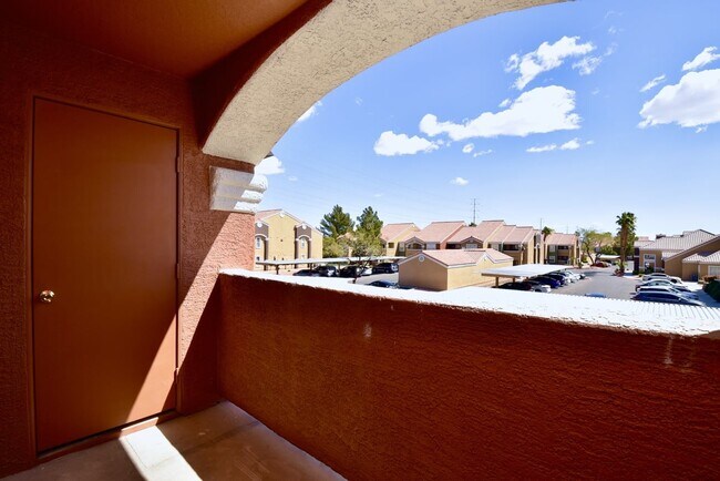 Building Photo - 2nd Level Specious One Bedroom Condo at Copper Sands!