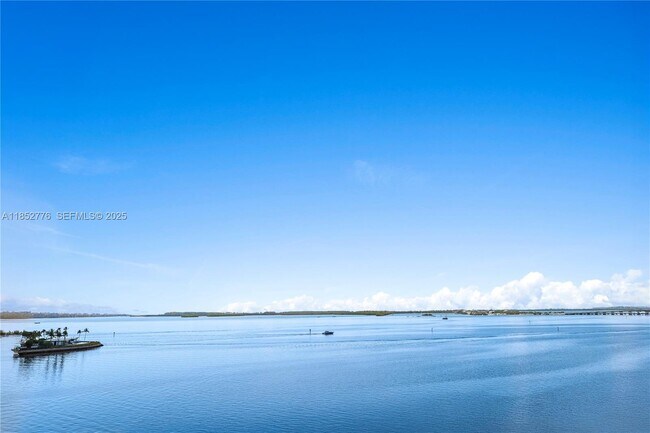 Building Photo - 999 Brickell Bay Dr