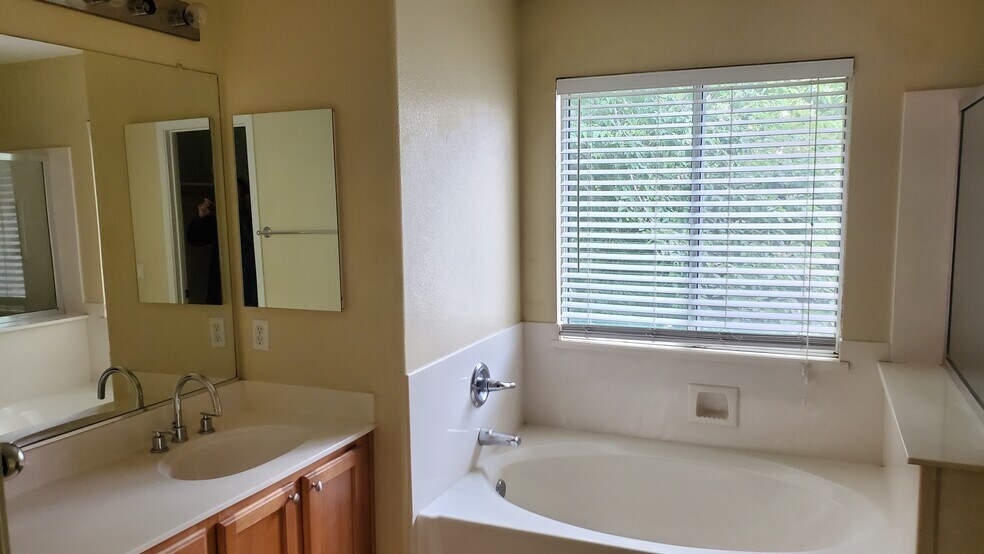 Building Photo - 9361 La Tonis Way