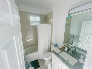 Building Photo - Gorgeous and Furnished 3/2/2 on a quiet street!
