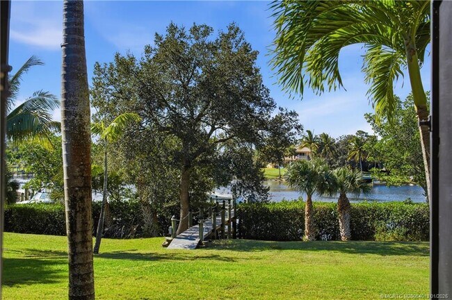 Building Photo - 109 SE Fiore Bello