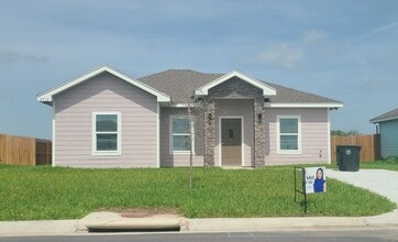 Building Photo - 2712 Rosa Dr