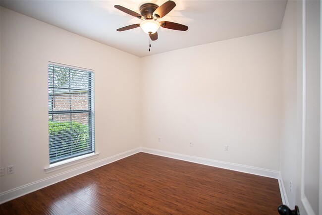 Building Photo - 12437 Old Millstone Dr