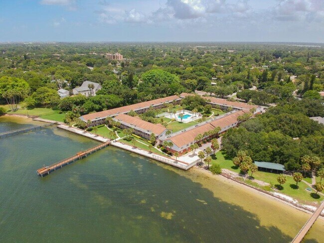 Building Photo - 650 Pinellas Point Dr S