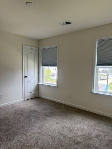 Building Photo - 802 Ruth Way