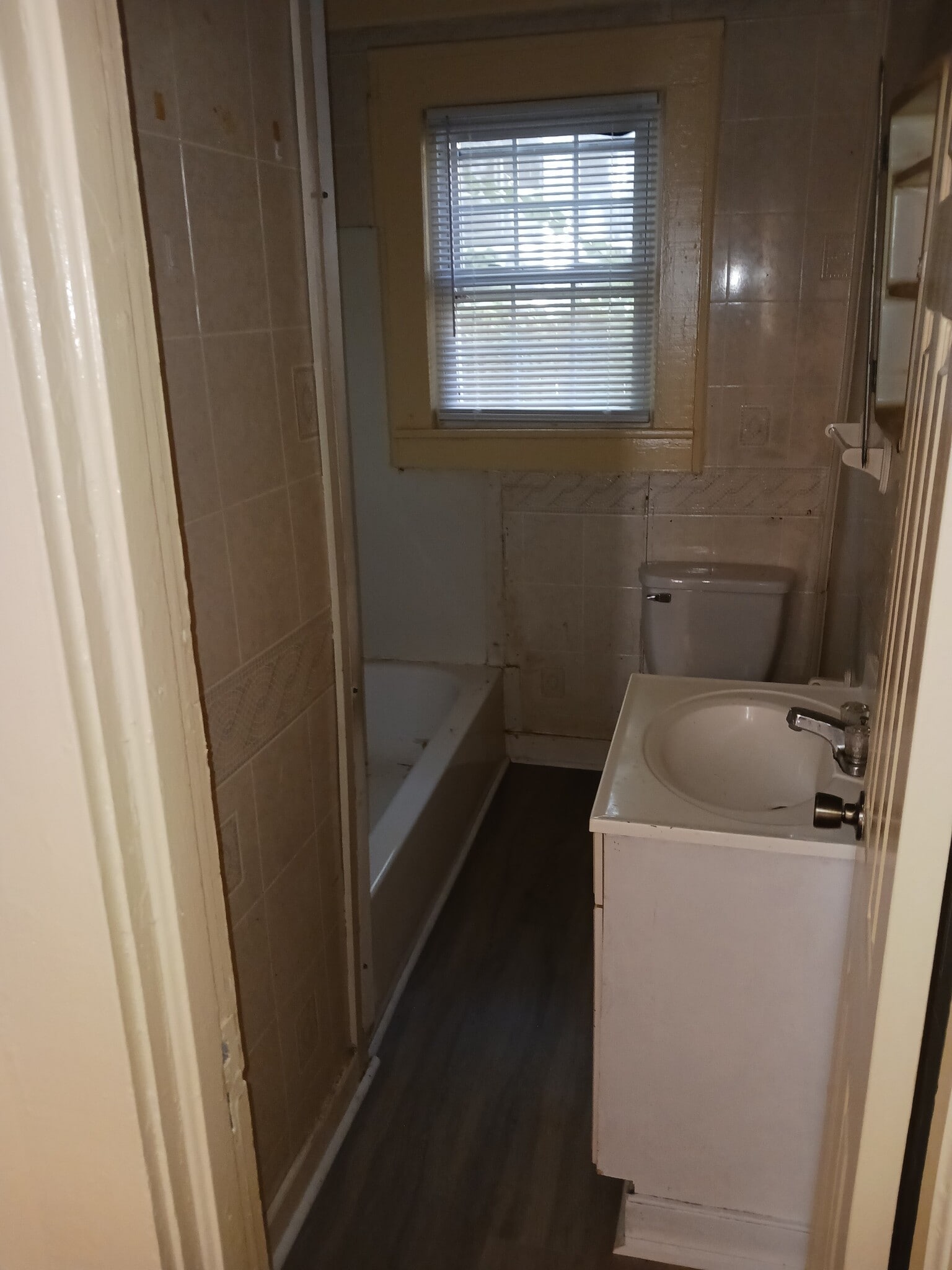Bathroom - 1014 Henley St