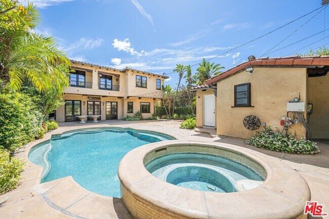 Building Photo - 305 N Palm Dr