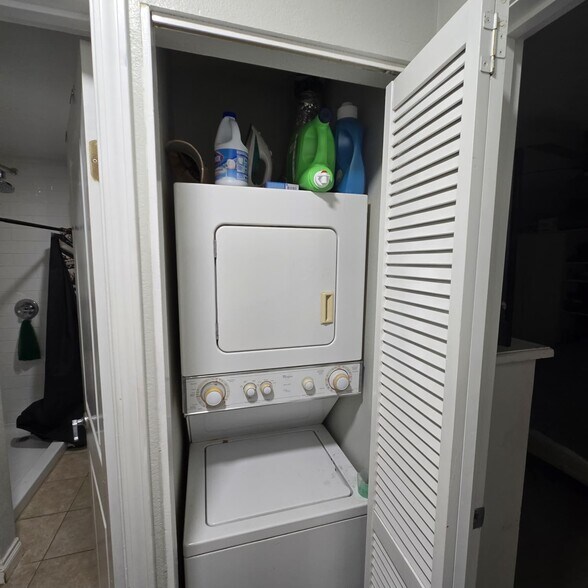 Building Photo - 1423 Graves Ave