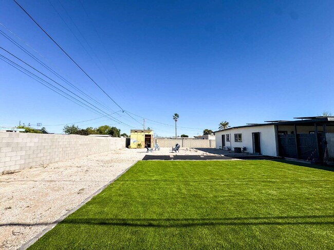 Building Photo - "Updated 3-Bedroom, 2-Bath SOLAR Home in Yuma"
