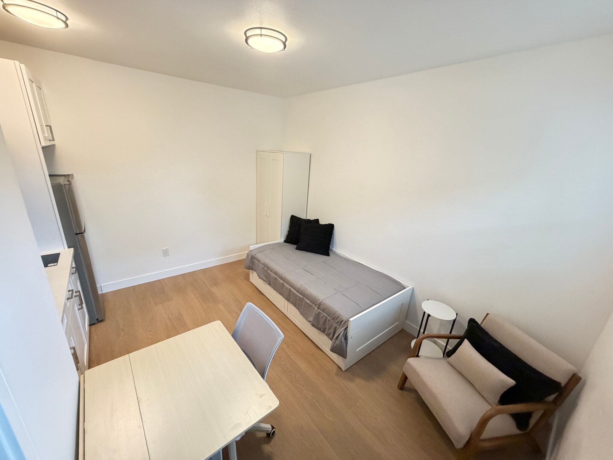 Building Photo - 1248 1/2 W 24th St