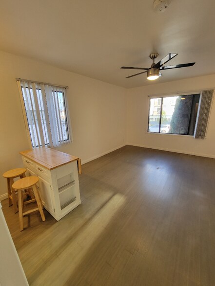 Building Photo - 2613 S Sepulveda Blvd