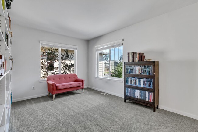 Building Photo - 11218 Borgen Loop NW