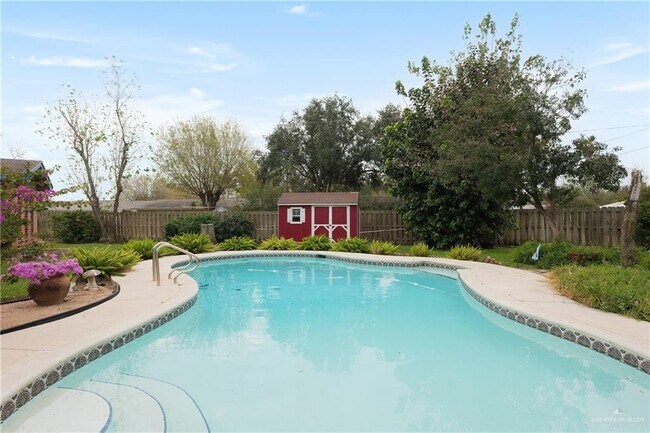 Building Photo - 22 W Esperanza Ave