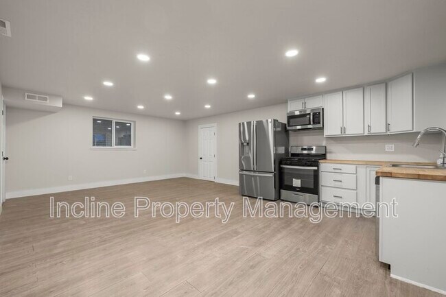 Building Photo - 450 Scenic Dr