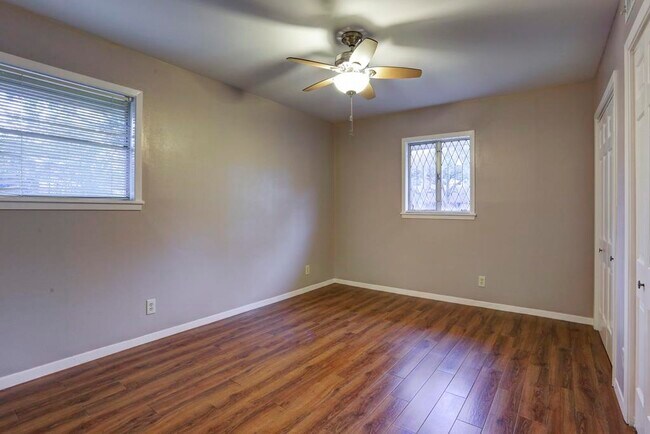 Building Photo - 1103 River Glyn Dr