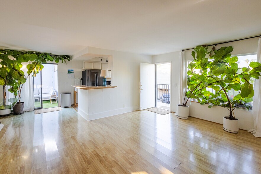 Building Photo - 1322 Electric Ave