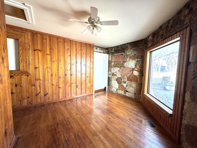 Building Photo - 624 N Wentz St