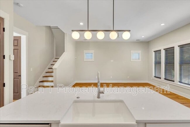 Building Photo - 1716 Reynolds St