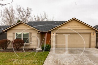 Building Photo - Single Story 3 Bedroom Home with Gas Fireplace and Covered Patio