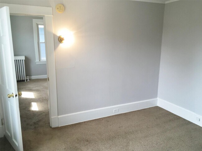 Building Photo - 38 Totten Pl