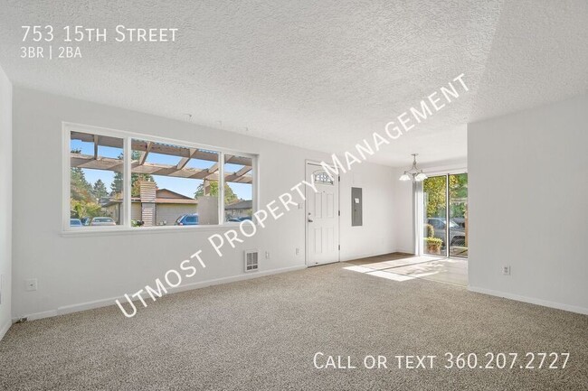 Building Photo - 753 15th St