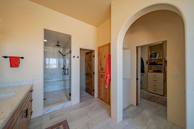 Building Photo - 335 Latigo Way