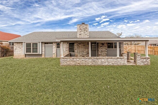 Building Photo - 1102 August Dr