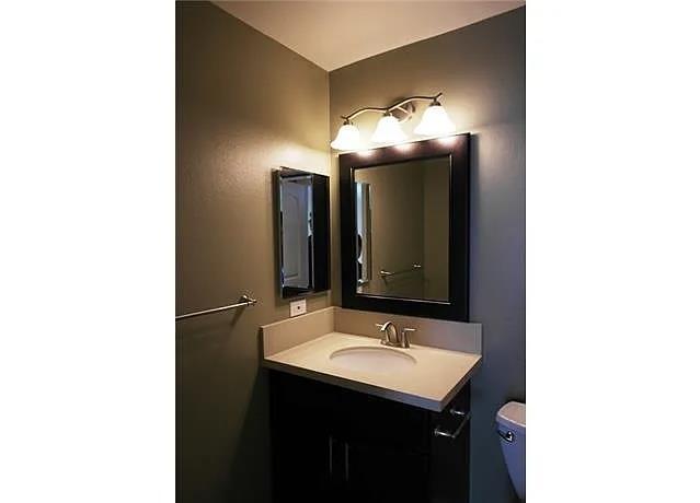 Building Photo - 5460 Dobbs St