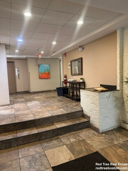 Building Photo - 16 Whites Ave