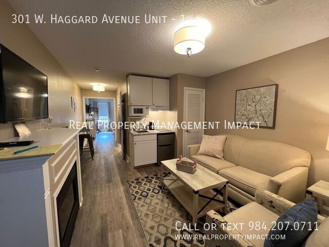 Building Photo - 1- Bedroom, 1- Bath Fully Furnished Suite ...