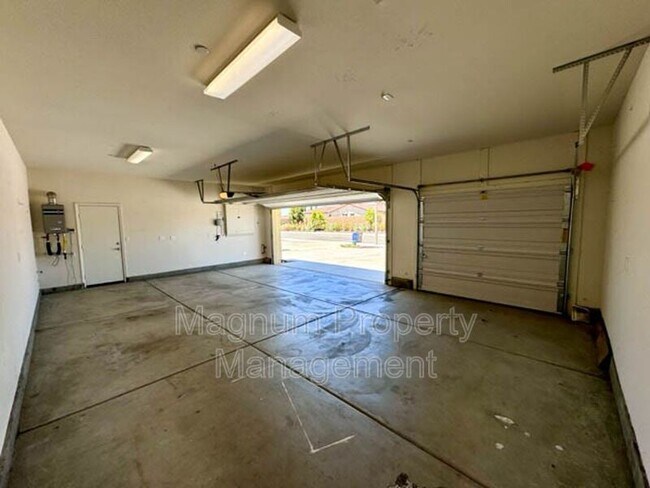 Building Photo - 34726 Yellow Root Ct