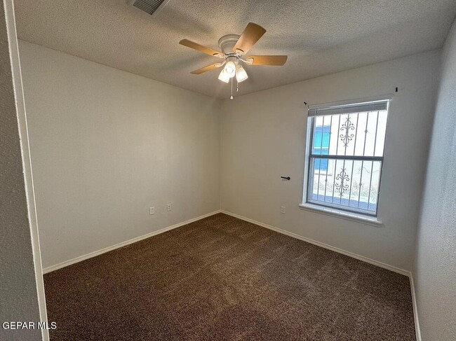 Building Photo - 10041 Paloma Dr