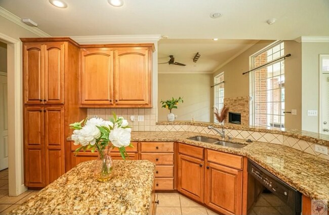 Building Photo - Beautiful, Spacious 4 bedroom Home for Rent!