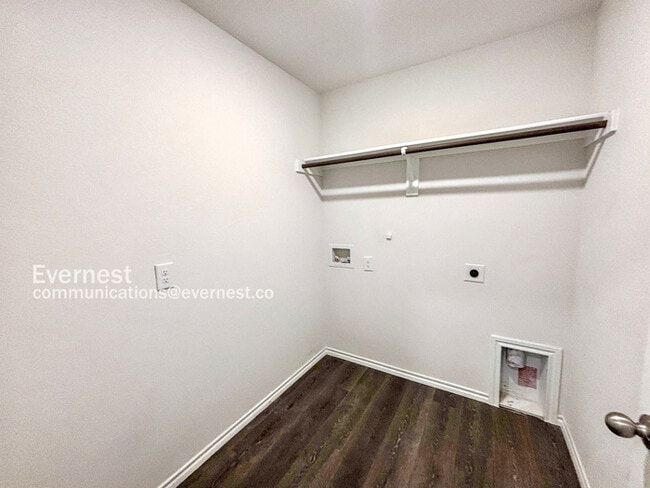 Building Photo - 3213 Perman Dr