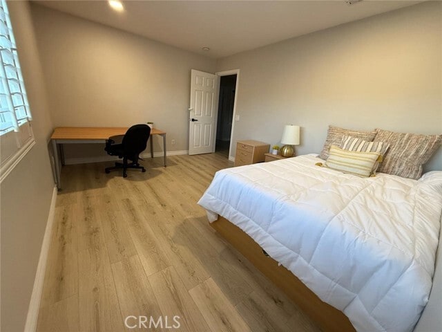 Building Photo - 28 Calais