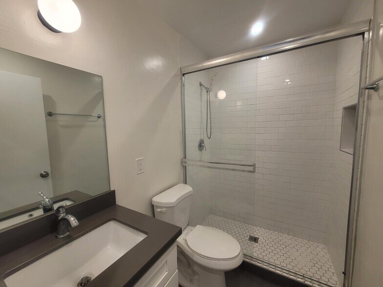 Building Photo - 1841 S. Manhattan Pl