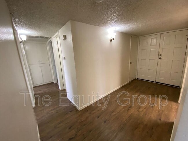 Building Photo - 2530 S Hall St