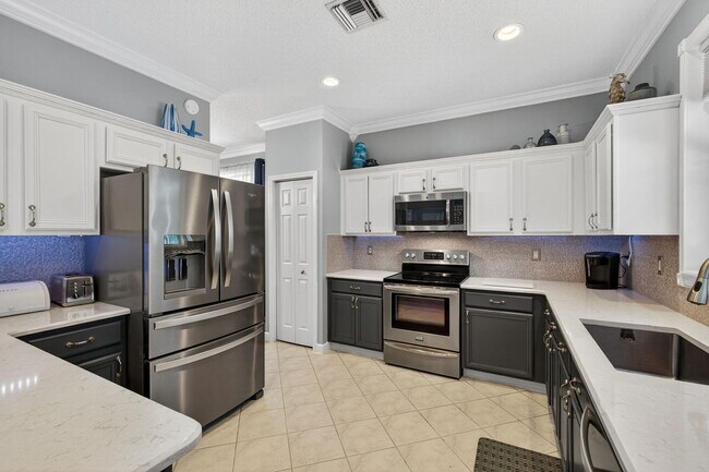 Building Photo - 3738 Old Lighthouse Cir