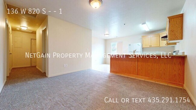 Building Photo - 136 W 820 S
