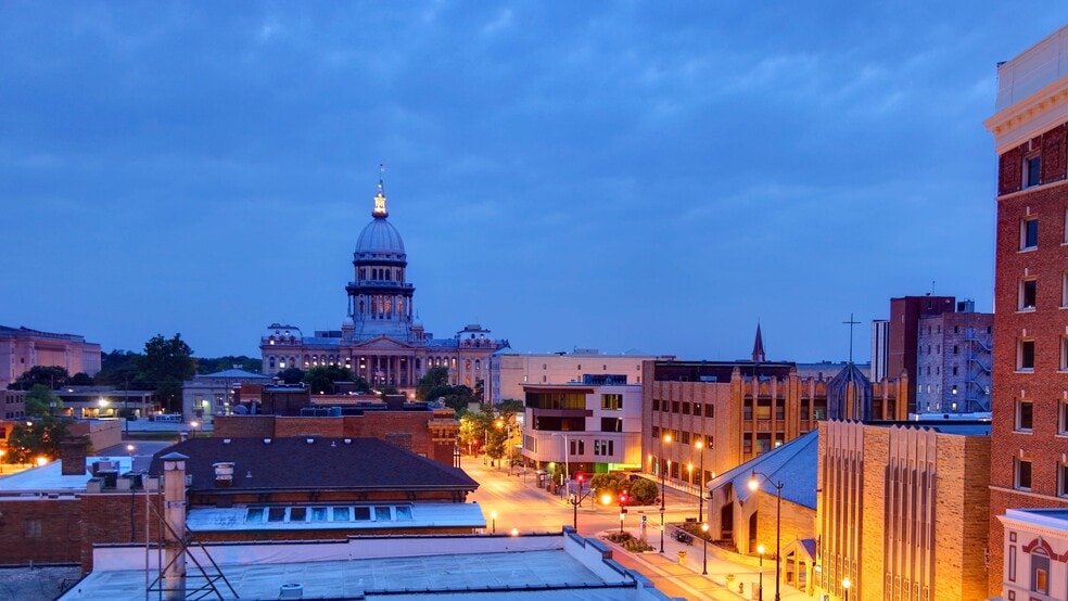 View of Illinois State Capitol - 115 W Lawrence Ave