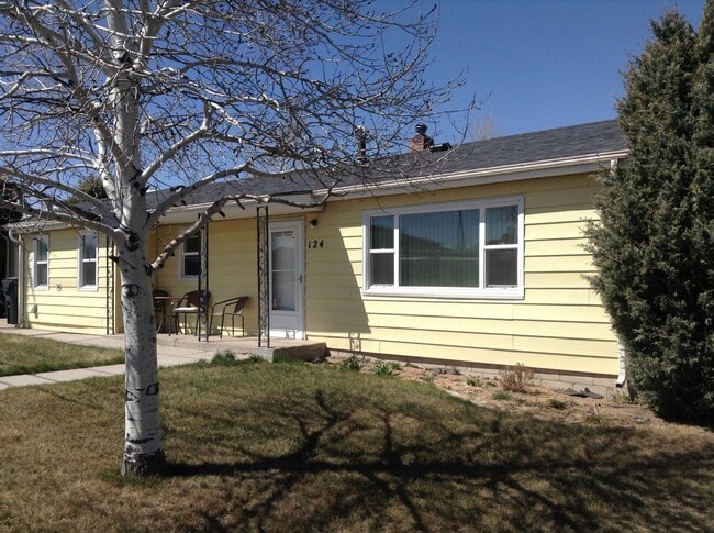 Building Photo - 2 BEDROOM, 1 BATHROOM SINGLE FAMILY HOME