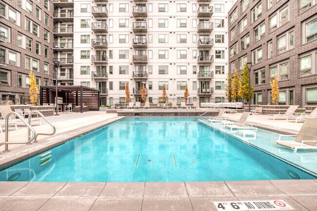 Building Photo - 985 Albion St